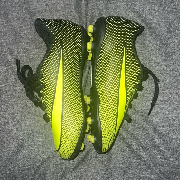 Nike Cleats - Picture 2 of 4